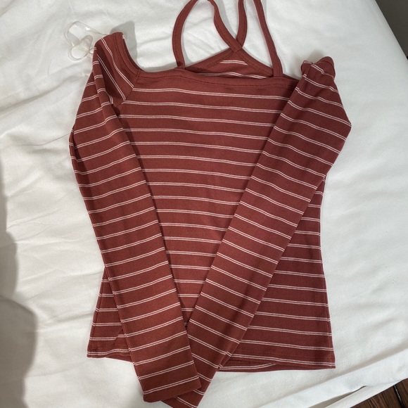 Long Sleeve Open Shoulder Striped Aero Top - Picture 2 of 3